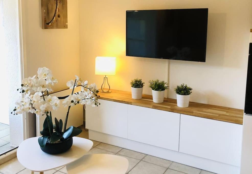 Studio Cabine Climatise 800 M De La Plage Et Des Commerces บอร์มส์-เลส์-มิโมซาส์ ภายนอก รูปภาพ