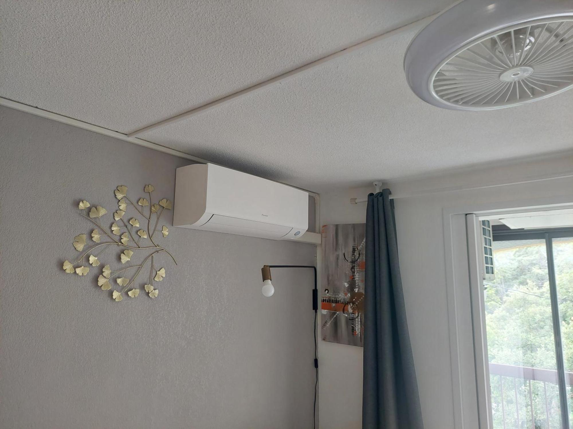 Studio Cabine Climatise 800 M De La Plage Et Des Commerces บอร์มส์-เลส์-มิโมซาส์ ภายนอก รูปภาพ